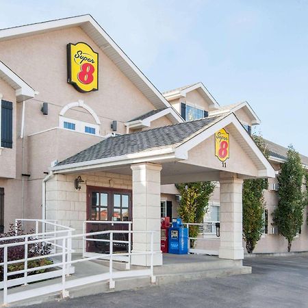 Super 8 By Wyndham Cochrane Otel Dış mekan fotoğraf