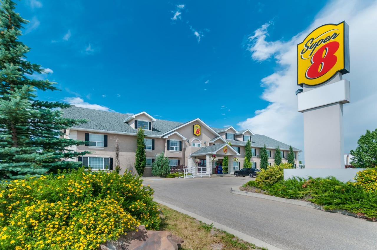 Super 8 By Wyndham Cochrane Otel Dış mekan fotoğraf