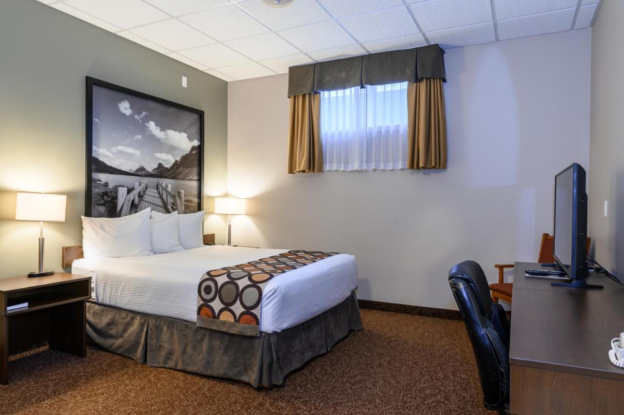 Super 8 By Wyndham Cochrane Otel Dış mekan fotoğraf