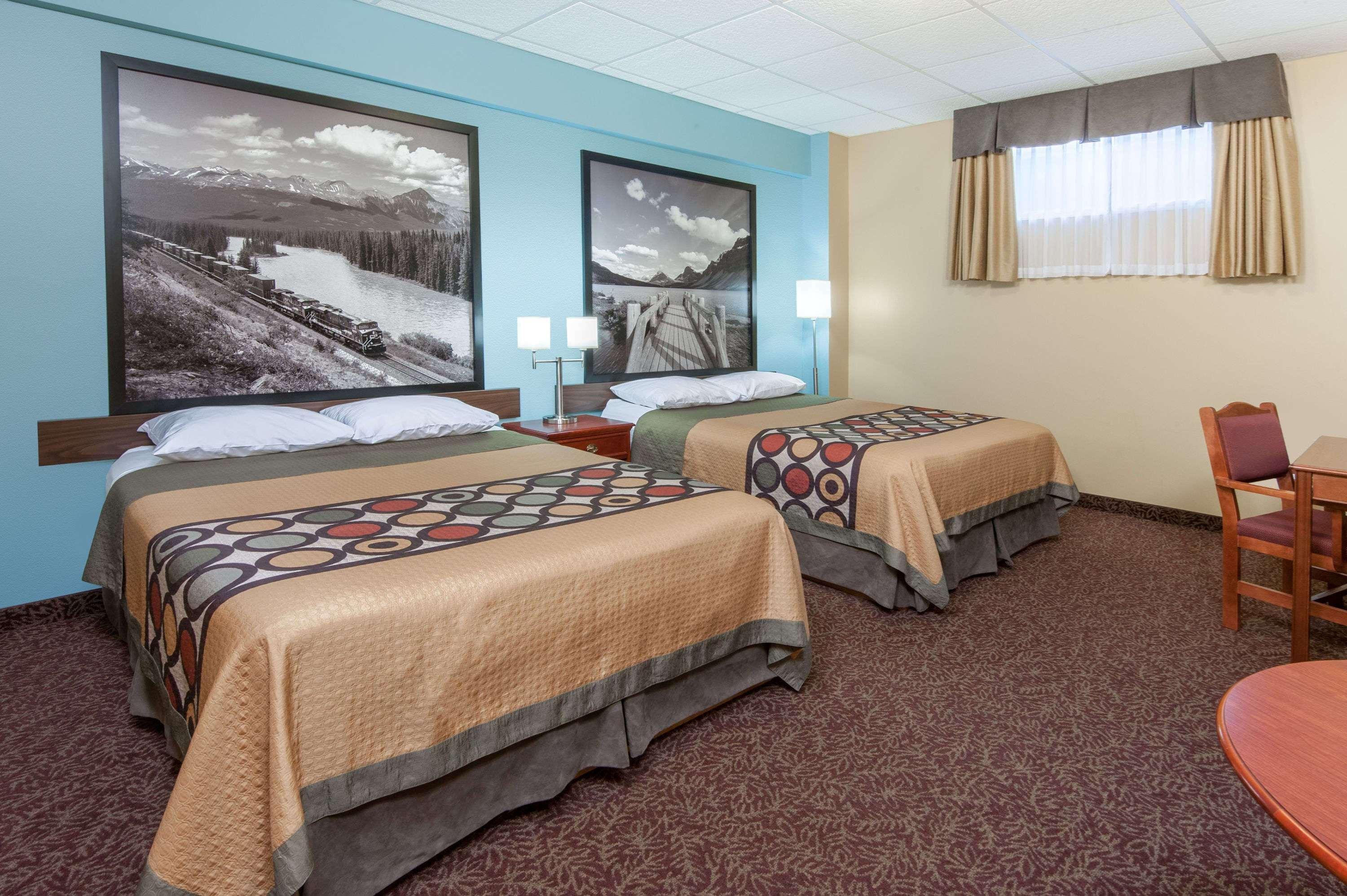 Super 8 By Wyndham Cochrane Otel Dış mekan fotoğraf