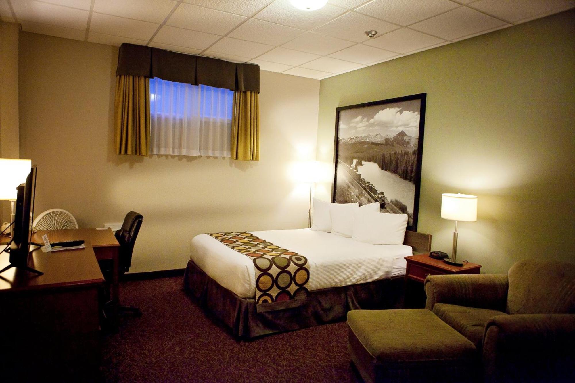 Super 8 By Wyndham Cochrane Otel Dış mekan fotoğraf