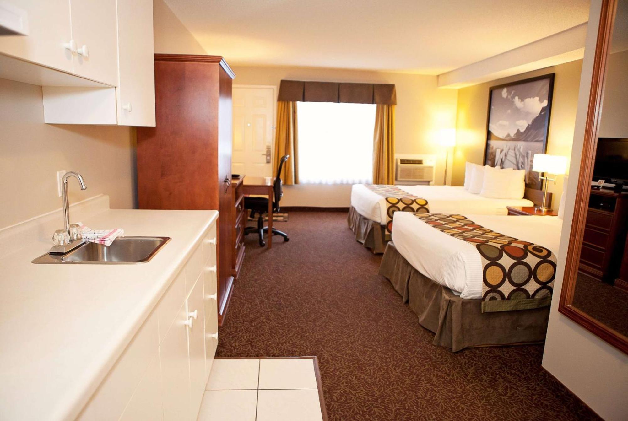Super 8 By Wyndham Cochrane Otel Dış mekan fotoğraf